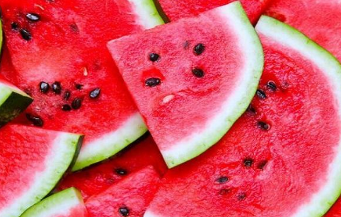 فوائد البطيخ الصحية والجمالية